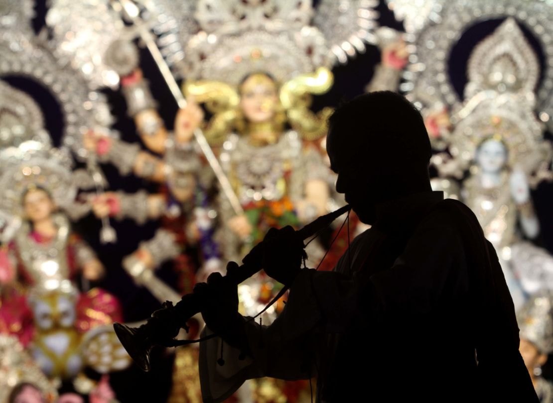Some of Bhakti Vibration's most popular tracks draw on traditional forms of Hindu devotional music. 