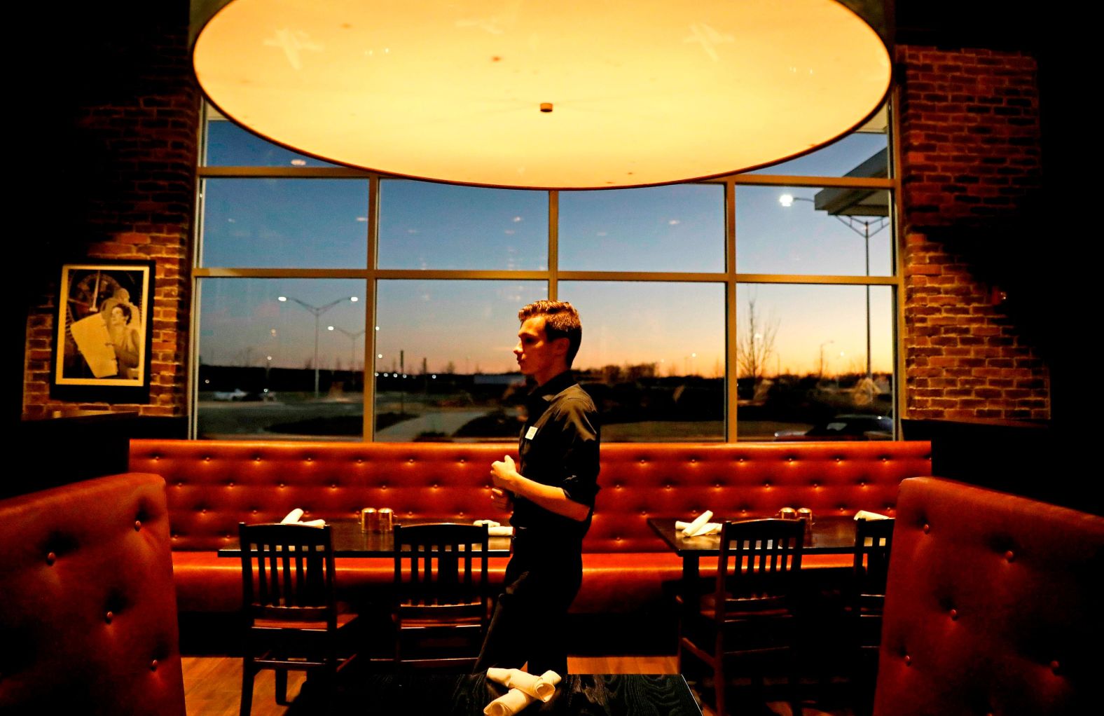 Tables sit empty during dinnertime at Rocket City Tavern, located near numerous federal agencies in Huntsville, Alabama, on January 9. Business at the restaurant had been down since the shutdown began.