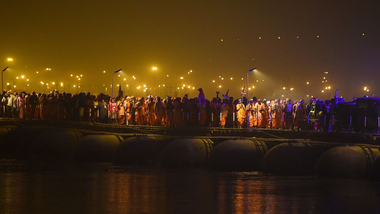 <strong>Massive pop-up bridges: </strong>Patoon bridges are built for holy men to cross during the Kumbh Mela festival.