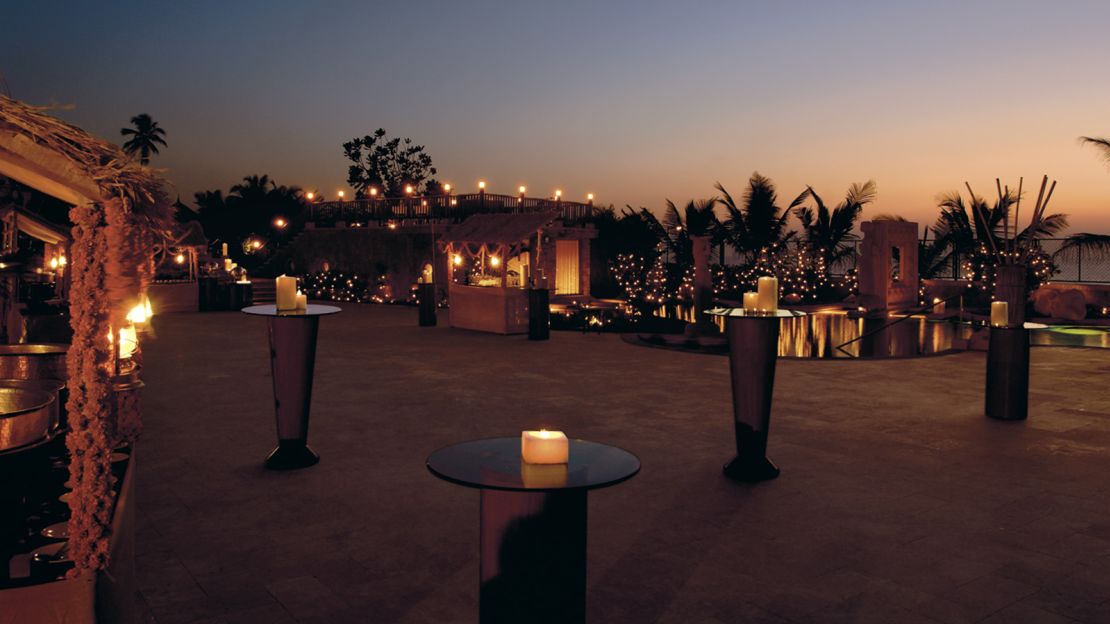 Located in Juhu, a more affordable area than prime South Bombay, is a swanky JW Marriott. 
