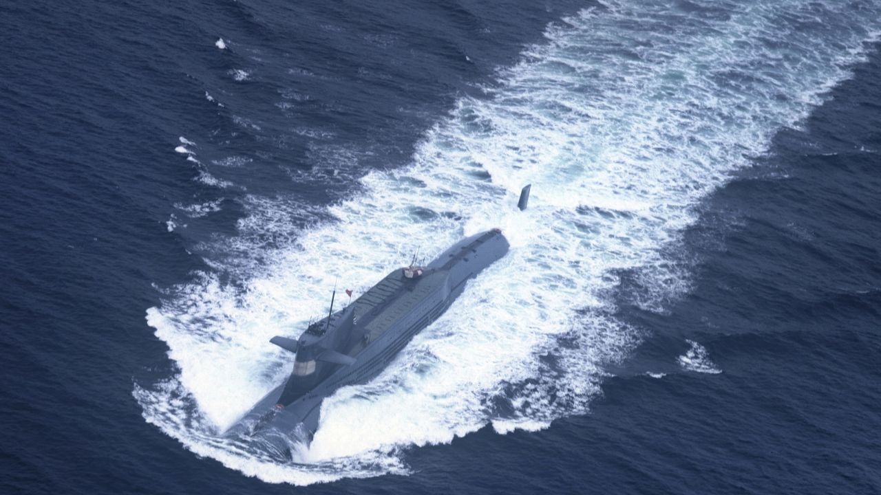 A nuclear-powered submarine of the People's Liberation Army Navy's North Sea Fleet prepares to dive into the sea. 