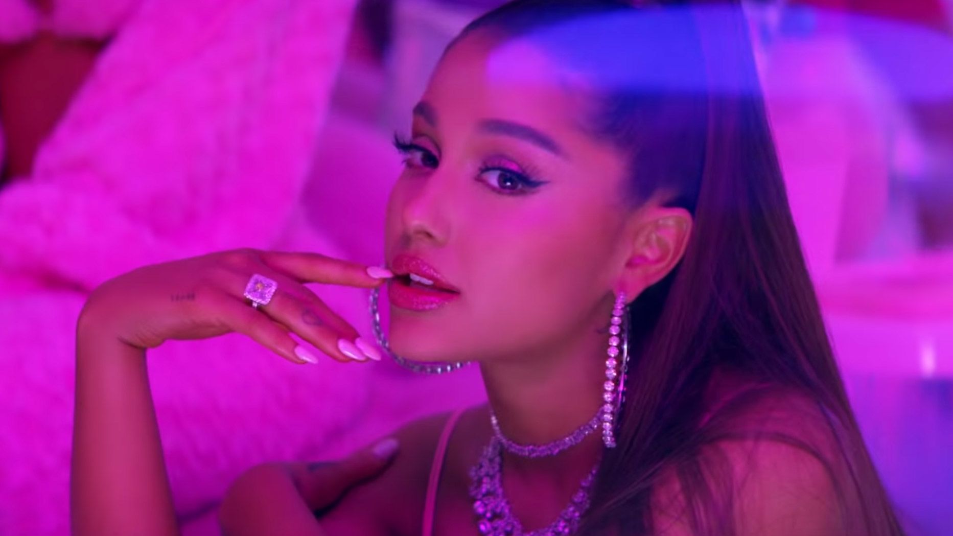 Klik verkeer Regenjas Ariana Grande sued for copyright infringement over '7 Rings' | CNN