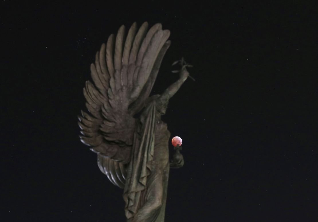 The blood moon with a statue in Brighton, England.