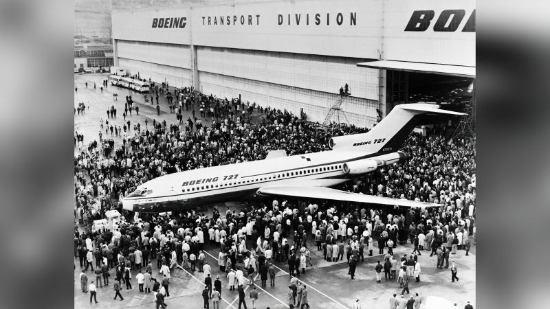 Boeing's 727 makes last commercial passenger flight | CNN