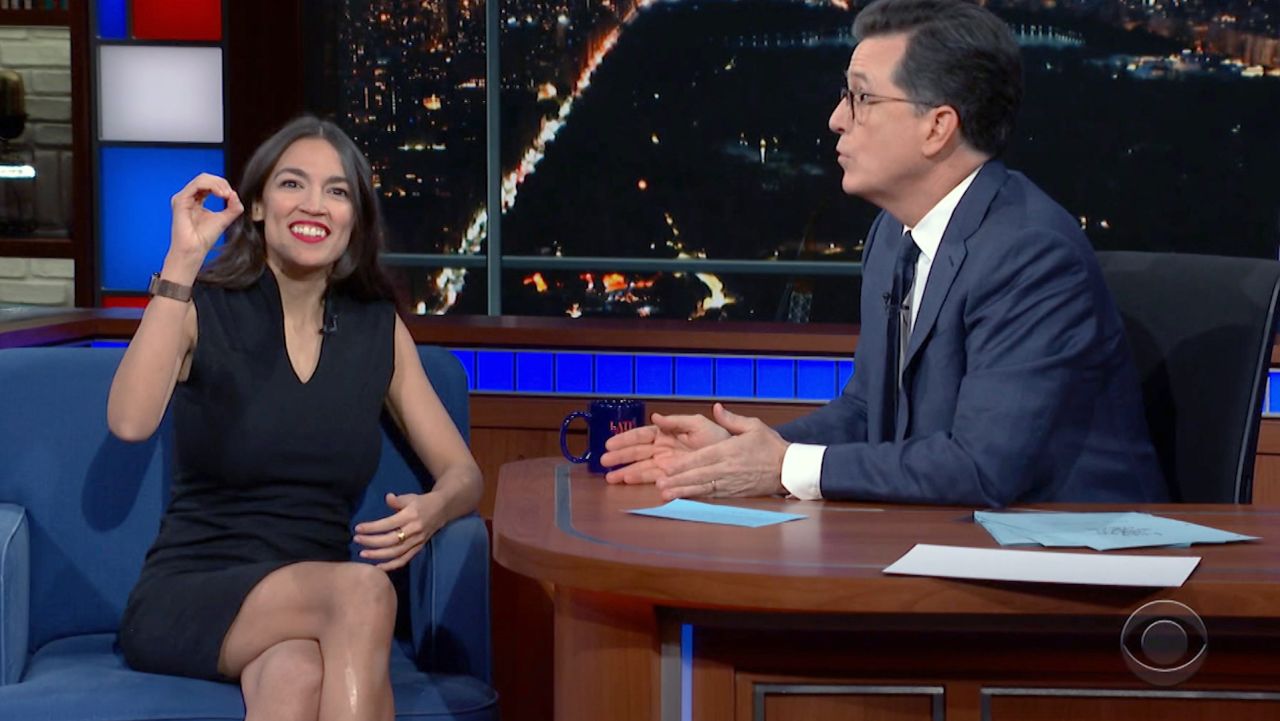 alexandria ocasio cortez responds to critics colbert es vpx_00000618