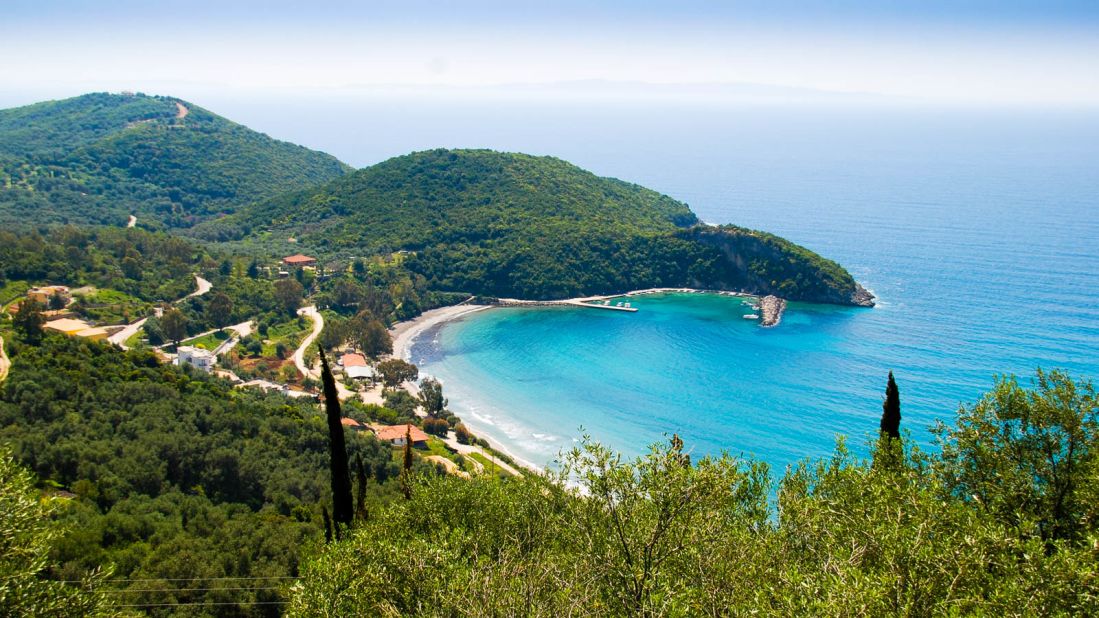 <strong>Sandy strands:</strong> Between Parga and Sivota, 30 kilometers to the northwest, is Arillas beach at Perdika.