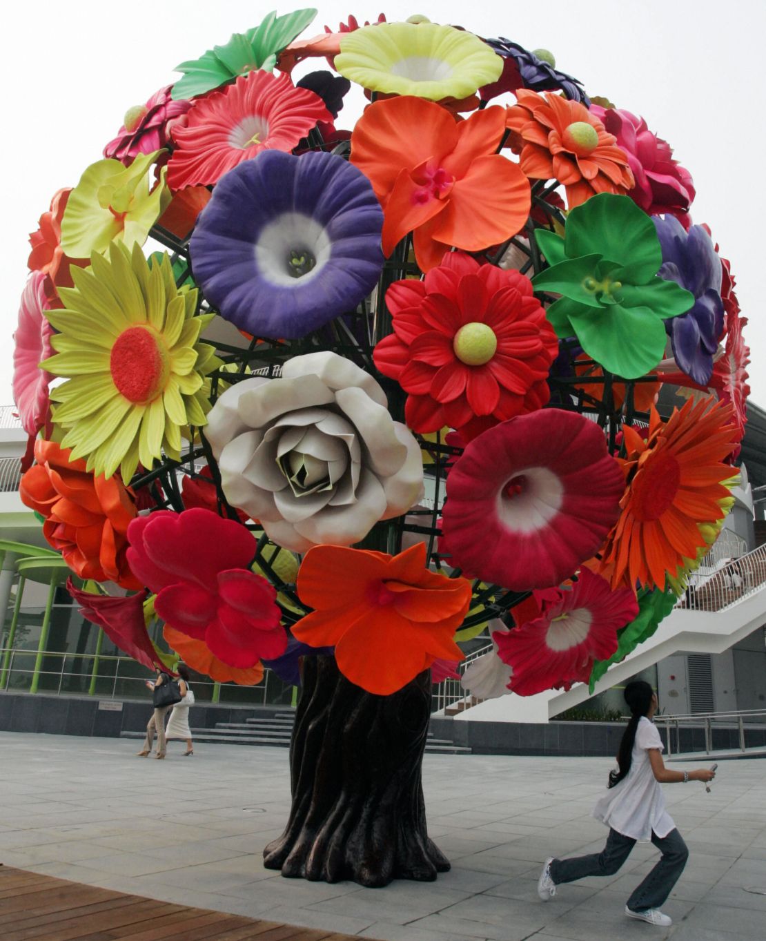 "Flower Tree" by artist Choi Jeong-Hwa unveiled at VivoCity in conjunction with Singapore Biennale in 2006.