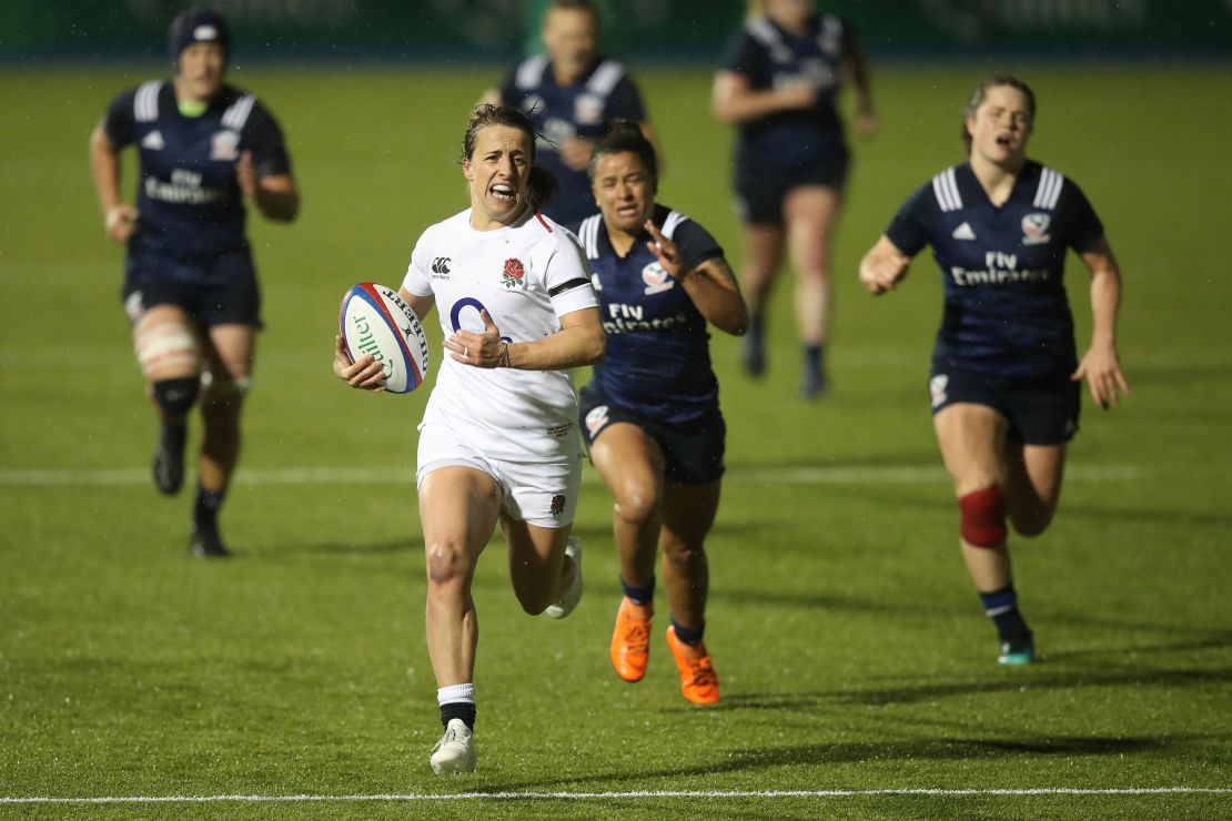 Katy Daley-McLean runs in a try against USA in 2018. 