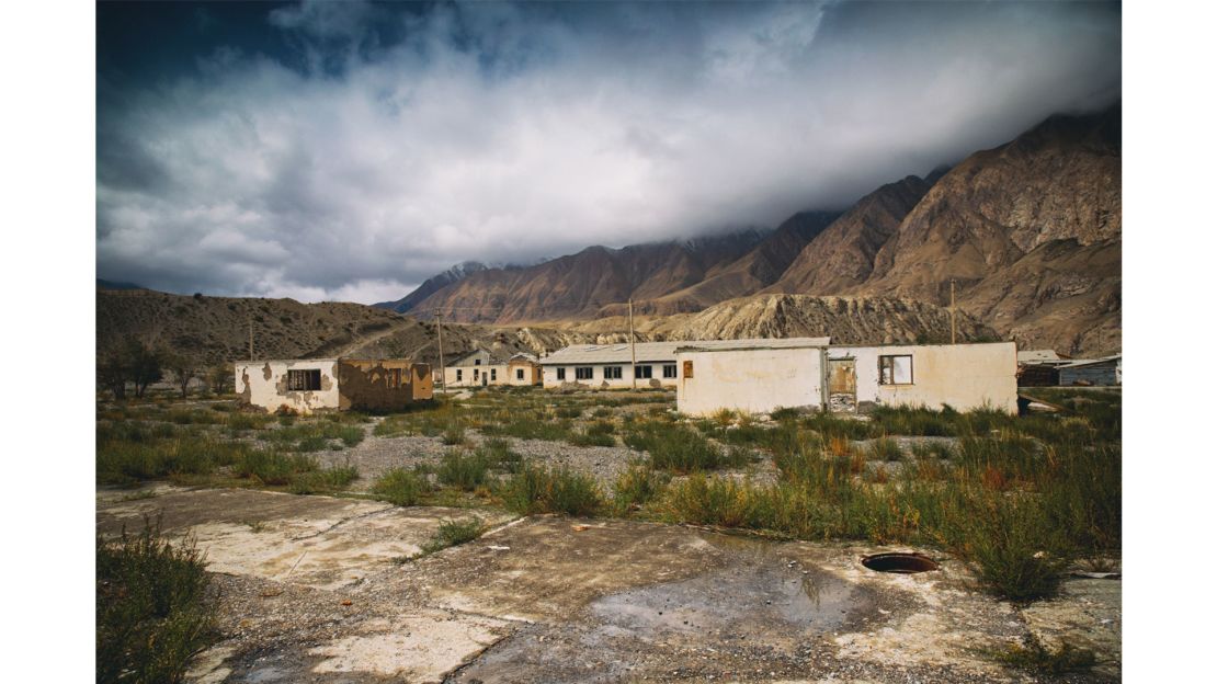 Workers in Inylchek mined for minerals.