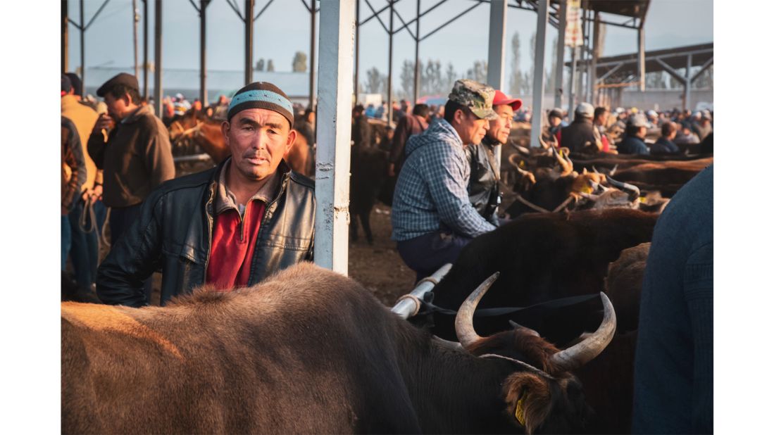 <strong>Animal market: </strong>Broekkamp also visited the animal market in Kyrgyzstan. "Giving a nice glimpse into the traditional rural Kyrgyz way of life," is how he describes the market. "People from all over come to inspect, buy and sell livestock."