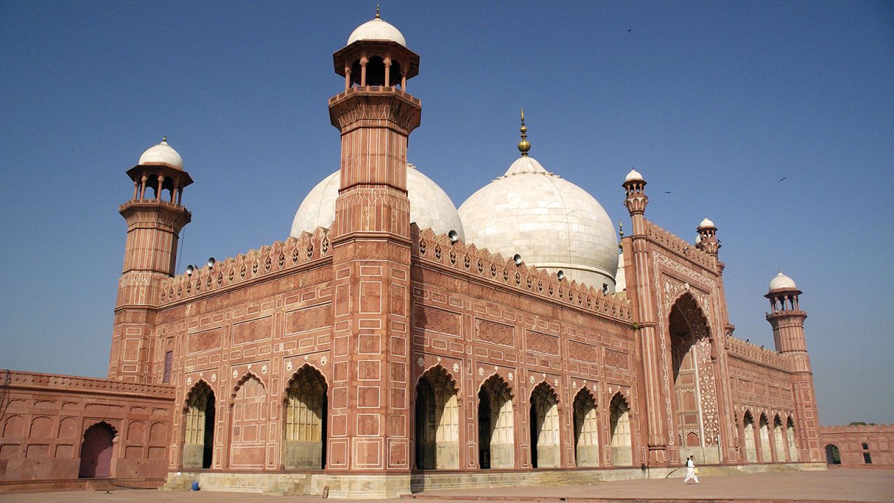 <strong>Badshahi Mosque: </strong>Built by Emperor Aurangzeb in 1674, to commemorate great victories in the south of his empire, the massive pink-red Badshahi Mosque is arguably Pakistan's most iconic building. It was the world's largest mosque for centuries.