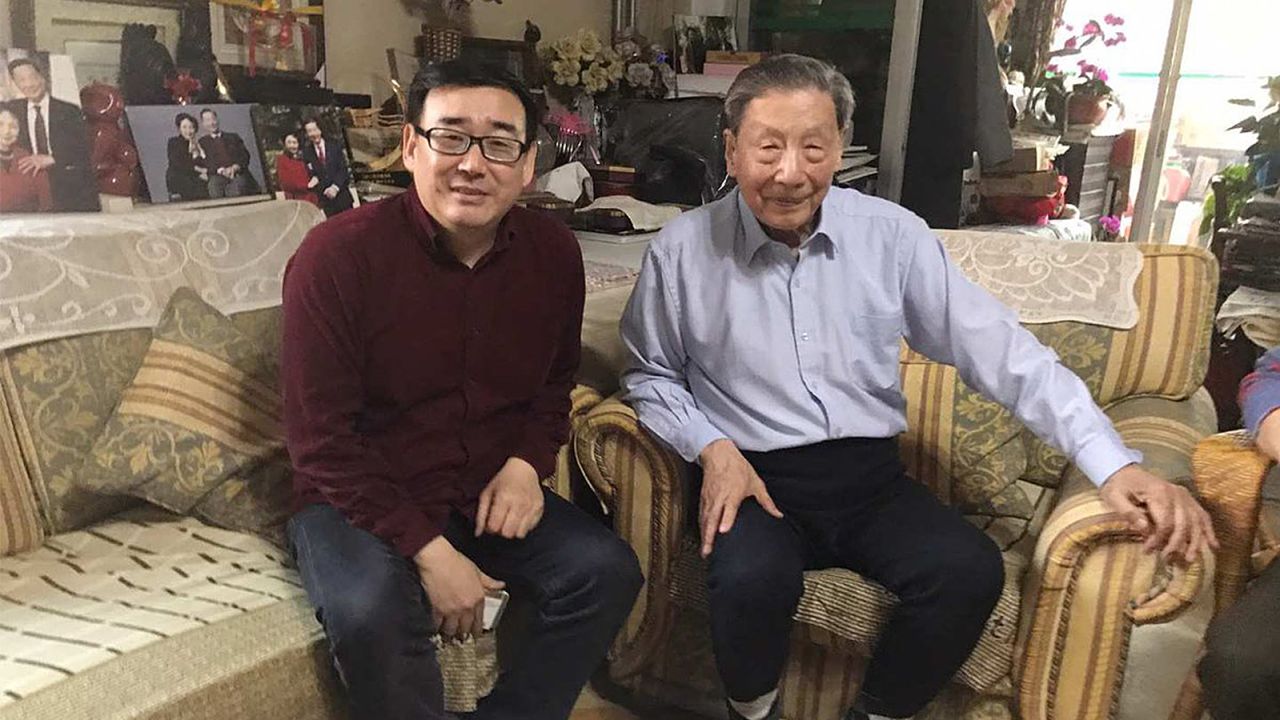 Chinese-Australian writer Yang Hengjun (left) and prominent liberal intellectual Mao Yushi.