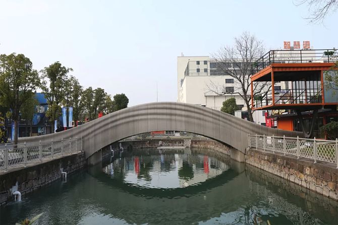 A team led by Xu Weiguo at Tsinghua University's School of Architecture completed the world's longest <a href="index.php?page=&url=http%3A%2F%2Fnews.tsinghua.edu.cn%2Fpublish%2Fthunews%2F9648%2F2019%2F20190114085400082963331%2F20190114085400082963331_.html" target="_blank" target="_blank">3D-printed concrete bridge</a> in Shanghai.