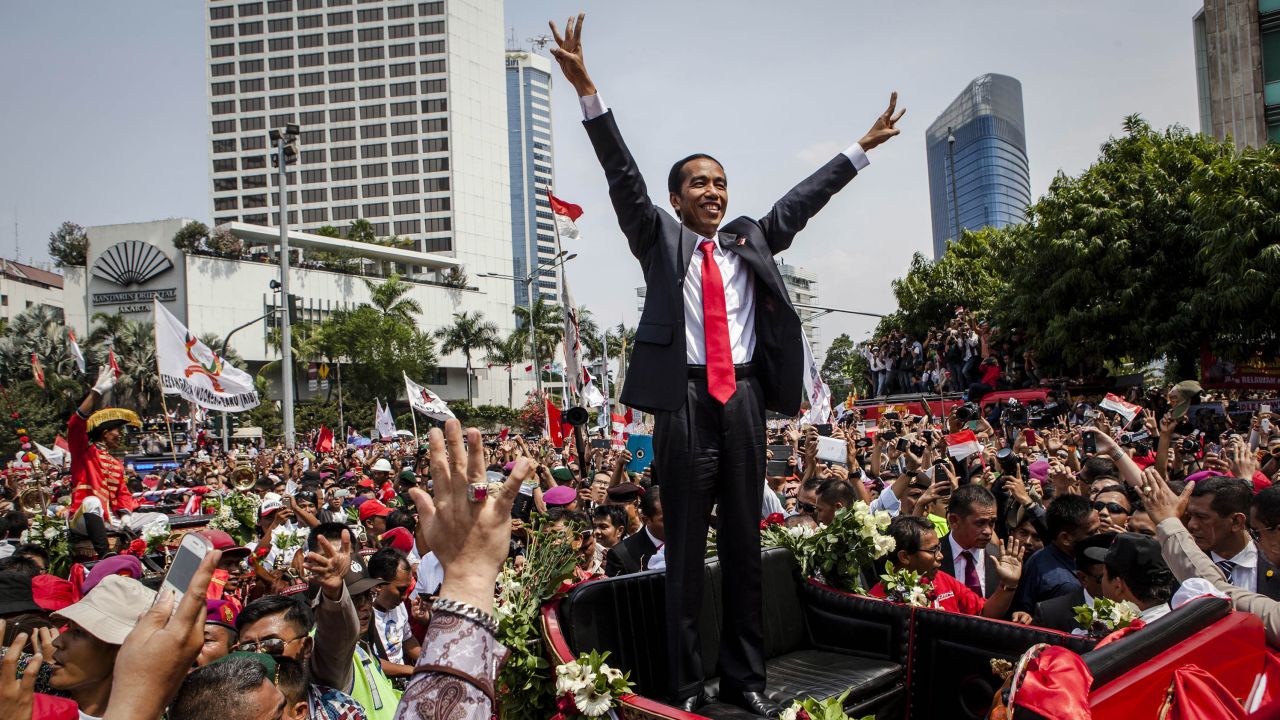 Indonesian President Joko Widodo waves to the crowd following his inauguration on October 20, 2014 in Jakarta, Indonesia.