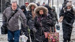 Morning commuters face a tough slog on Wacker Drive in Chicago, Monday, Jan. 28, 2019. (Rich Hein/Chicago Sun-Times via AP)