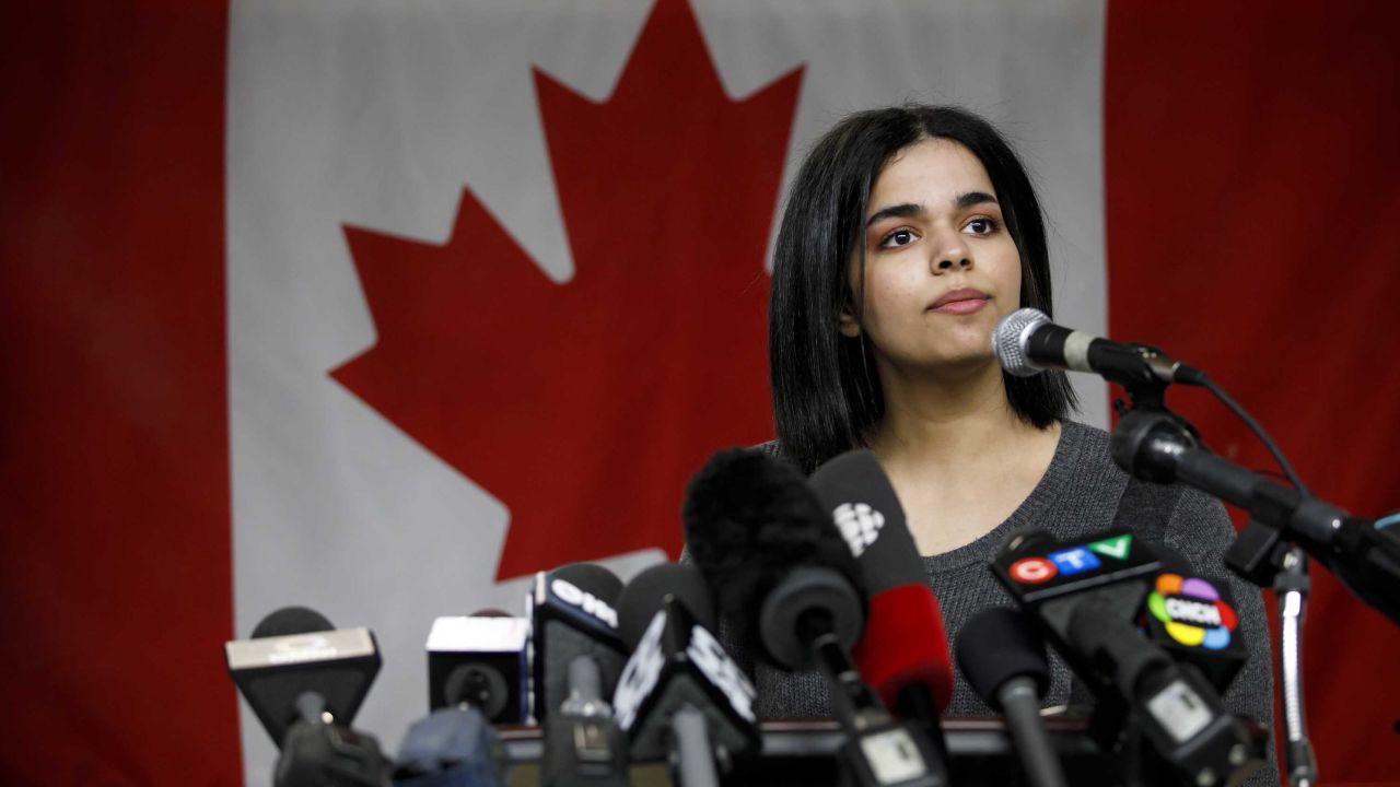 Rahaf Mohammed al-Qunun, 18, addresses the media at a news conference in Toronto.