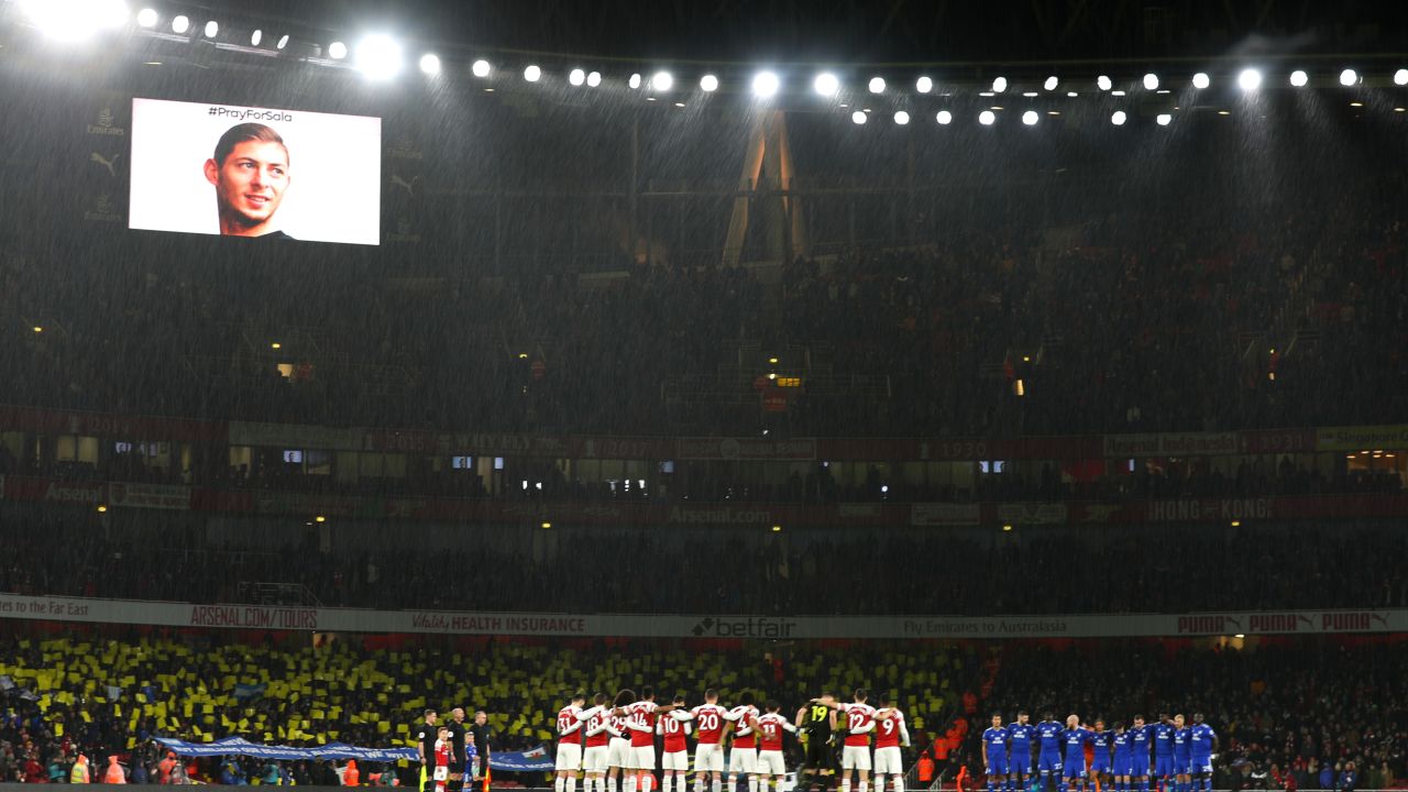 Players, fans and officals take part in a minute of silence in tribute to Emiliano Sala prior to the Premier League match between Fulham and Brighton.