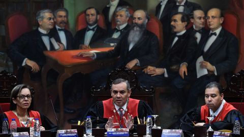 The head of Venezuela's top court, Maikel Moreno, center, at a briefing on the Juan Guaido restrictions.