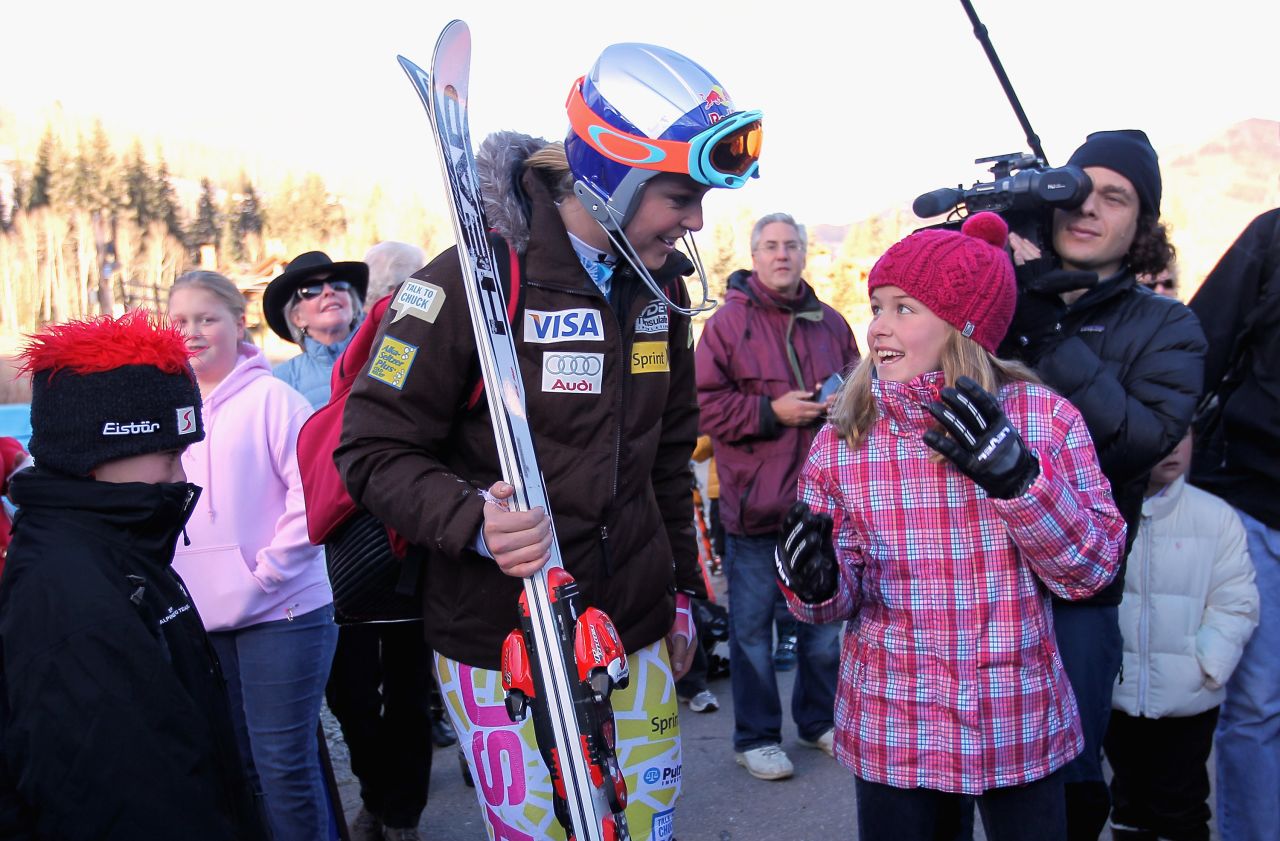 Vonn talks with a young fan in Vail, Colorado, in November 2010.