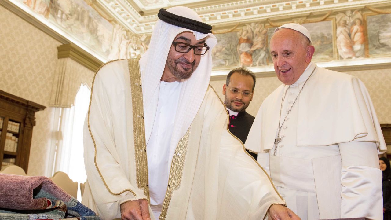 Pope Francis and Crown Prince of Abu Dhabi, Sheikh Mohammed bin Zayed al-Nahyan exchange gifts at the Vatican in September 2016. 