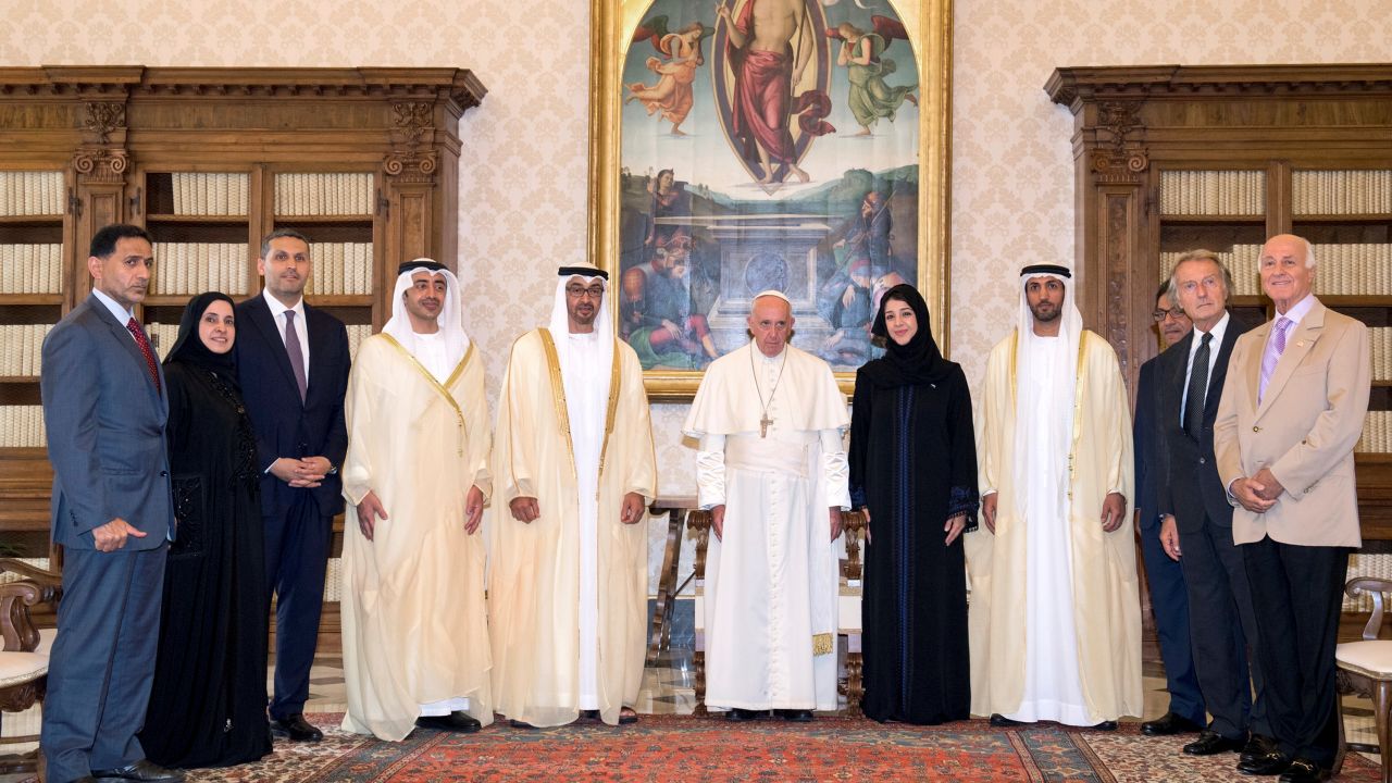 Pope Francis poses for a picture with the delegation of Crown Prince of Abu Dhabi Mohammed bin Zayed bin Sultan Al-Nahyan  prior to a private audience at the Vatican on September 15, 2016.