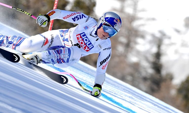 However, a knee injury from a training crash in November meant she couldn't start her season until January. On her debut in Cortina d'Ampezzo, Italy, she was still struggling with knee pain.