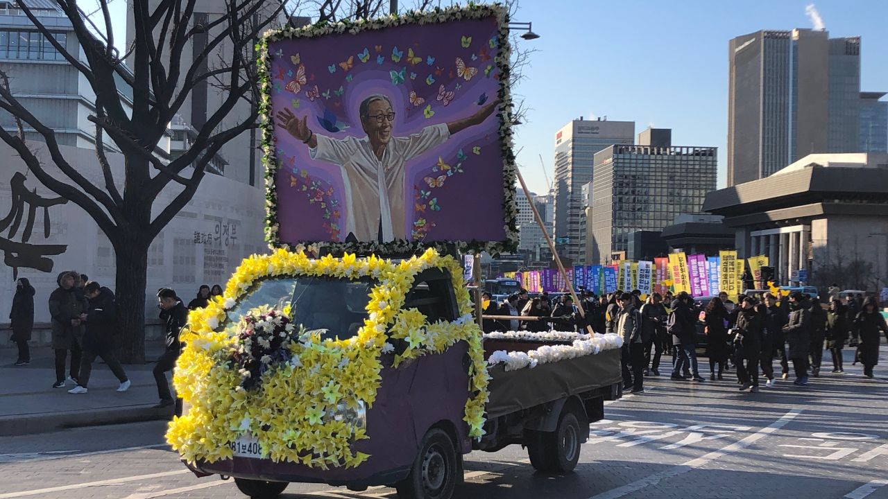 Supporters and mourners thronged the streets to say goodbye to Kim Bok-dong.