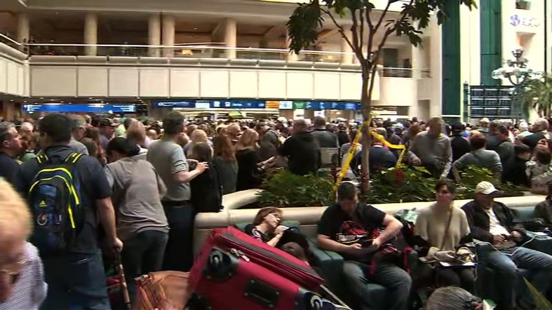 Orlando airport A TSA officer falls from balcony to his death