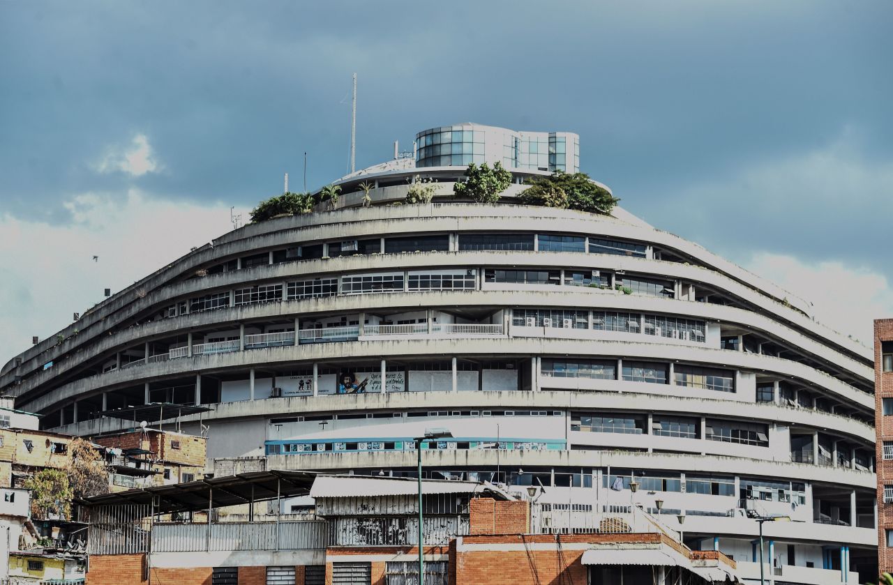 The former shopping center is now the headquarters of the Bolivarian National Intelligence Service (SEBIN).