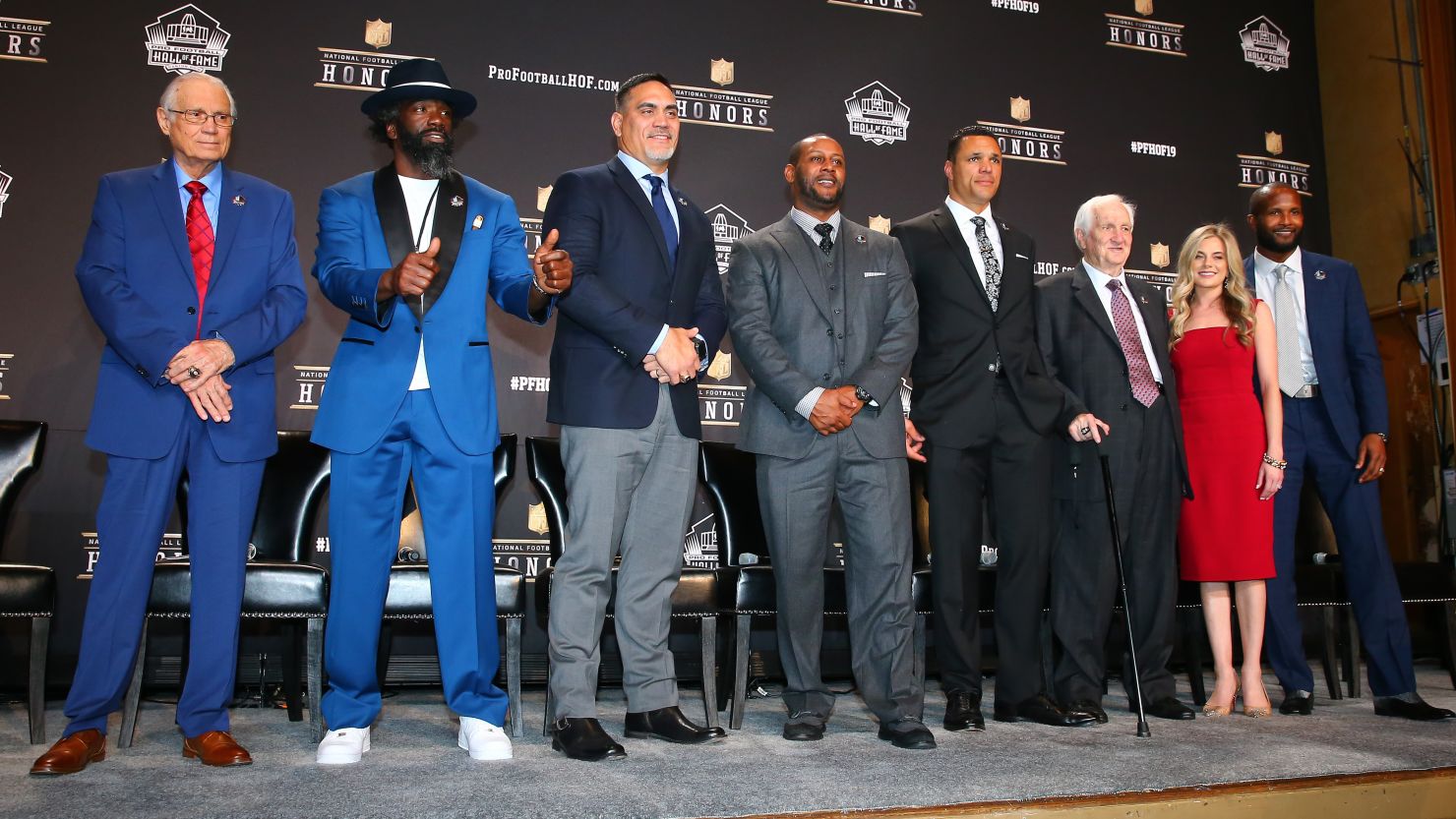 The 2019 Pro Football Hall of Fame class pose for a photo. From left to right: Johnny Robinson, Ed Reed, Kevin Mawae, Ty Law, Tony Gonzalez, Gil Brandt, Annabel Bowlen for Pat Bowlen and Champ Bailey.