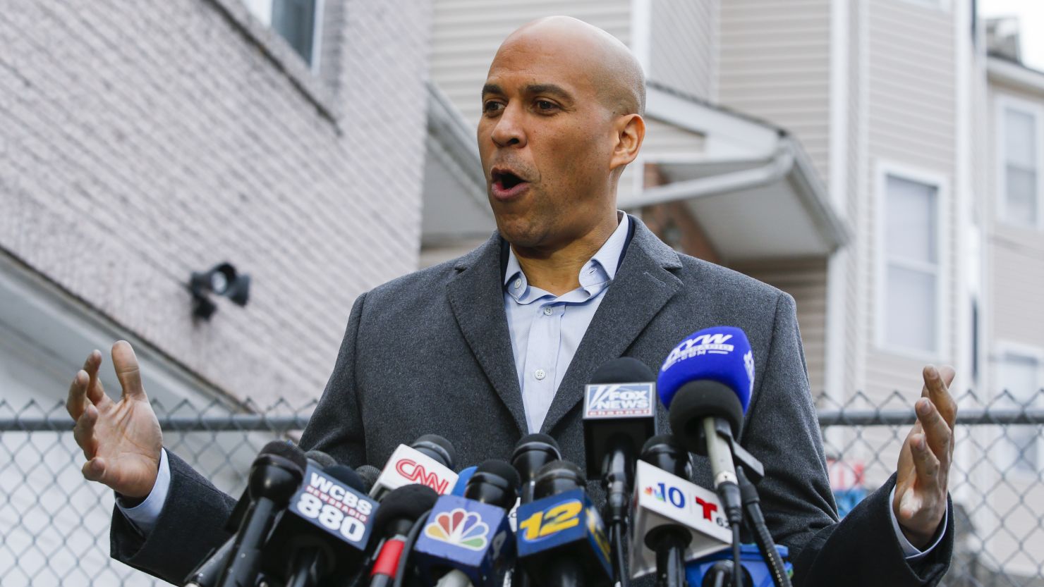 Sen. Cory Booker (D-NJ) announces his presidential bid during a press conference on February 1, 2019 in Newark, New Jersey. 