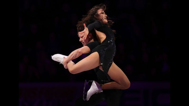 Madison Chock and Evan Bates skate in the exhibition event that ended the US Figure Skating Championships on Sunday, January 27. A day earlier, they won the silver in ice dancing.