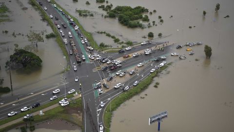 An intersection in Townsville partially submerged under water.