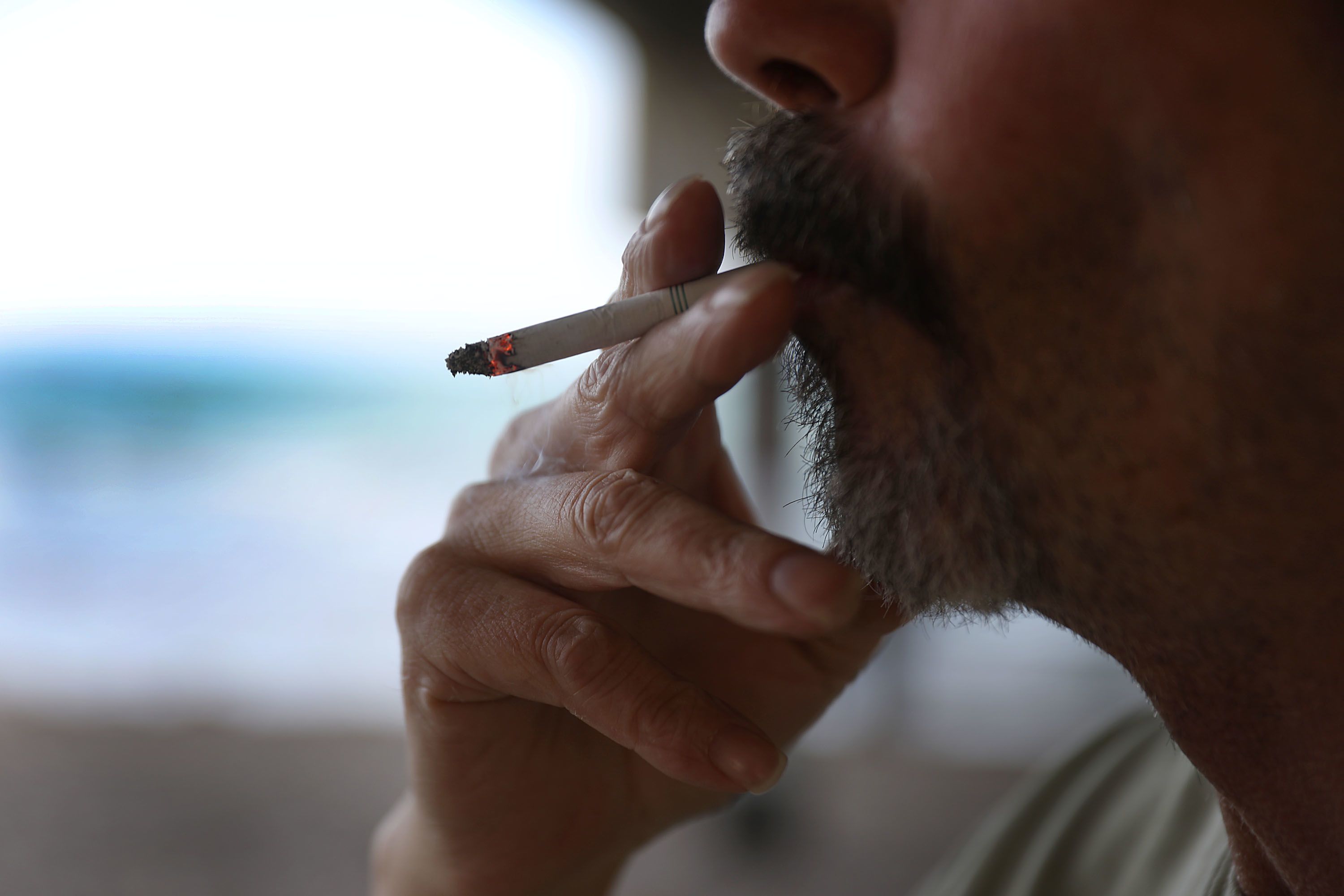 Hawaii is considering a bill that bans cigarette sales to anyone under 100 | CNN