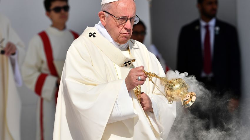 Pope Francis (C) leads mass for an estimated 170,000 Catholics at an Abu Dhabi sports stadium on February 5, 2019. (Photo by Vincenzo PINTO / AFP)        (Photo credit should read VINCENZO PINTO/AFP/Getty Images)