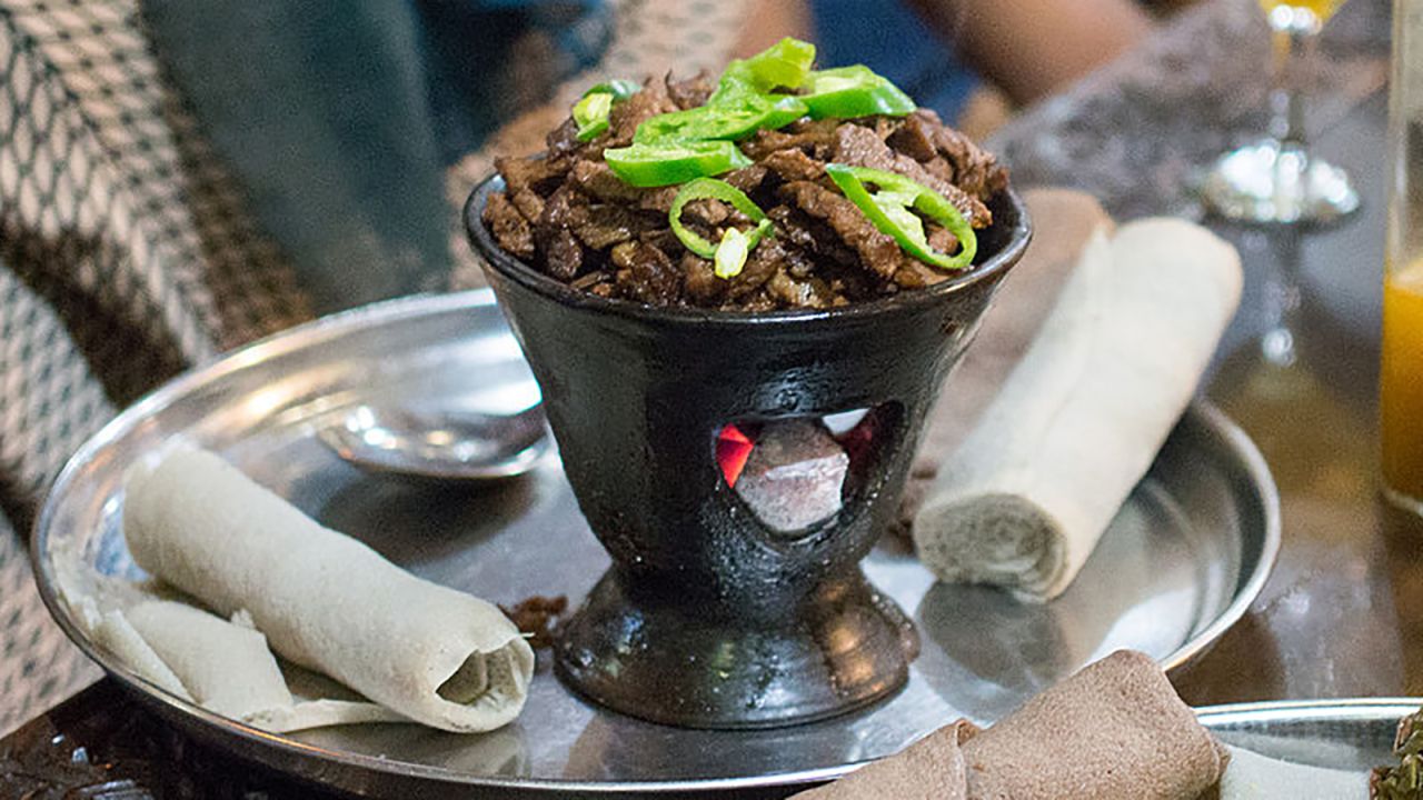 Shekla tibs: Sliced meat served in a clay dish. 