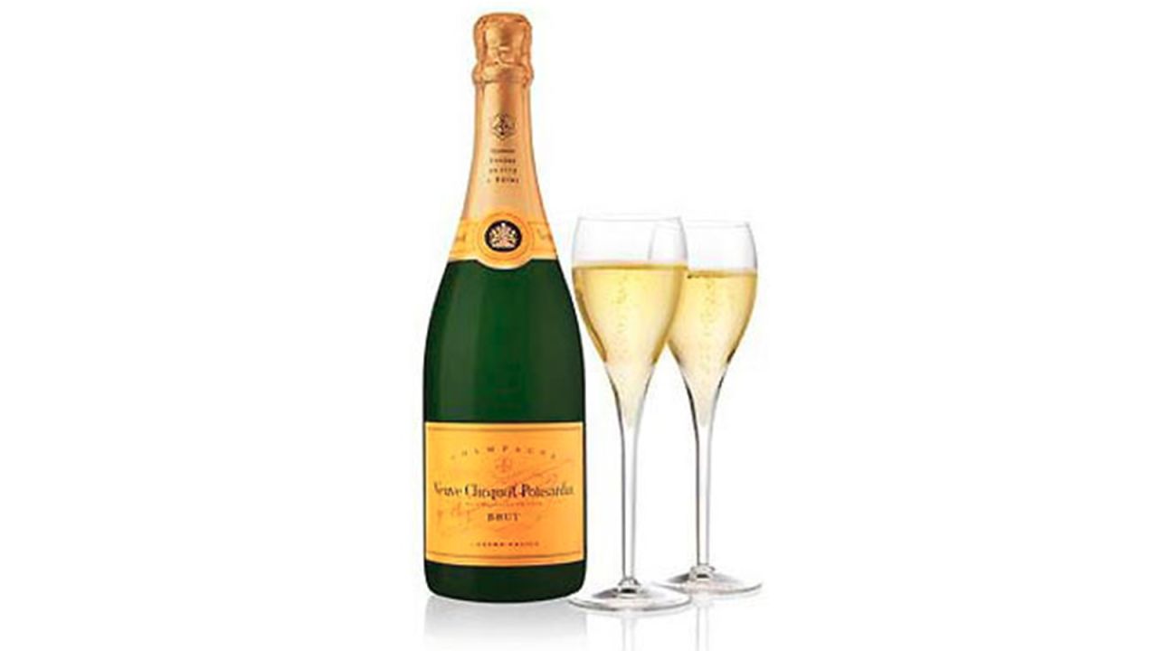 <strong>Veuve Yellow Label ($64.99; </strong><a href="https://click.linksynergy.com/deeplink?id=Fr/49/7rhGg&mid=24671&u1=0219vdaygiftguide&murl=https%3A%2F%2Fwww.gourmetgiftbaskets.com%2FVeuve-Yellow-Label.asp" target="_blank" target="_blank"><strong>gourmetgiftbaskets.com</strong></a><strong>)</strong><br />