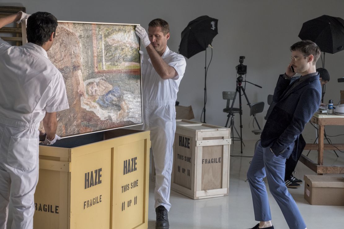 Gallery owner Jon Dondon (Tom Sturridge) assesses a Dease in "Velvet Buzzsaw." 