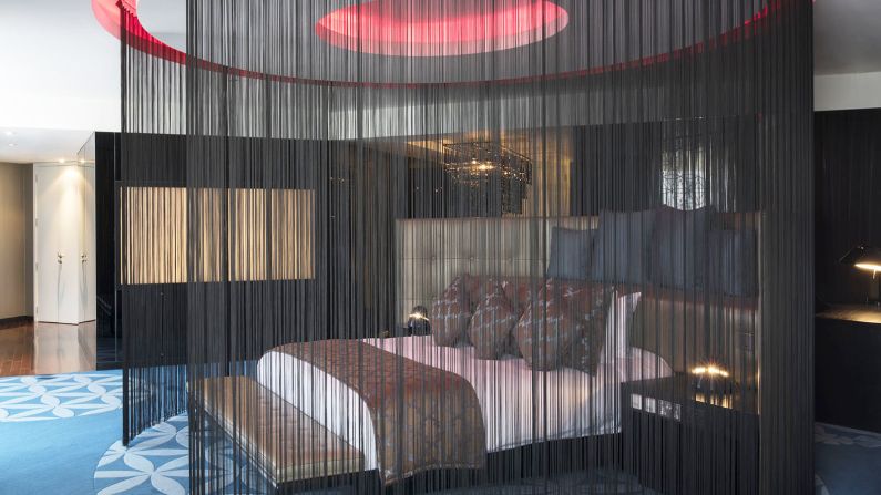 <strong>E-Wow Suite, W Hotel: </strong>The Extreme-Wow Suite in Doha's W Hotel has become a destination spot for a long list of celebrities, including actors Jeremy Irons and Amitabh Bachchan and models Kate Moss and Izabel Goulart.