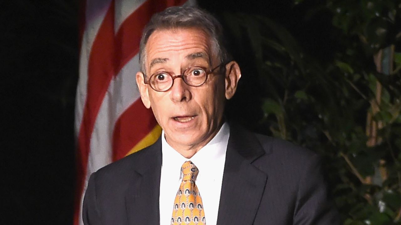 Bezos retained Gavin de Becker to investigate the revelation of his affair.