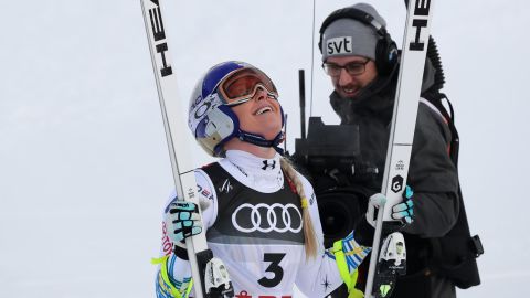 Lindsey Vonn looks to the sky after completing her final race.