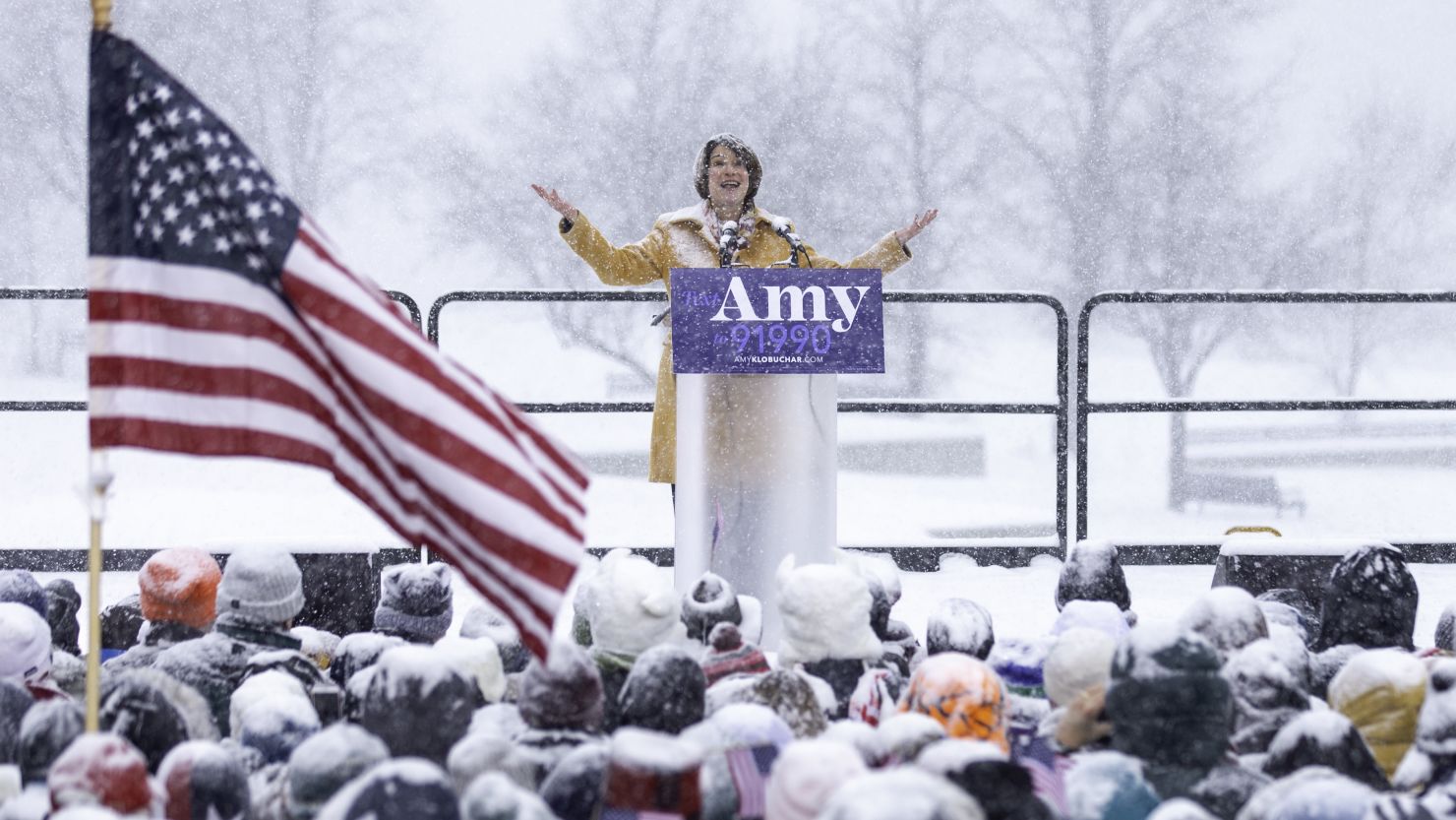 US Senator Amy Klobuchar (D-MN) announces her candidacy for president during a snow fall on February 10, 2019 in Minneapolis, Minnesota. - Klobuchar joined the ever-growing field of contenders hoping to unseat President Donald Trump in the 2020 White House race. (Photo by Kerem Yucel / AFP)        (Photo credit should read KEREM YUCEL/AFP/Getty Images)