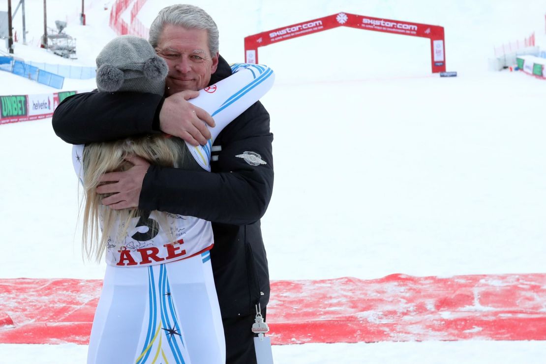 Vonn hugs her father at the finish line.