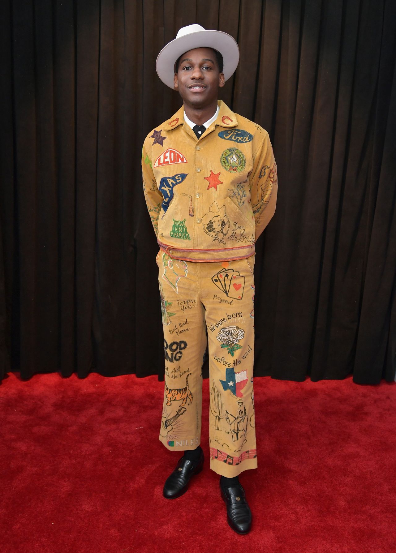 Singer Leon Bridges wore a mustard-colored custom suit by Emily Bode. His outfit was covered in illustrations representing his home state of Texas and his most recent album, "Good Thing."