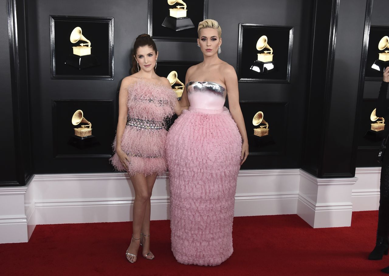 Anna Kendrick and Katy Perry show off their pink dresses on the red carpet. 