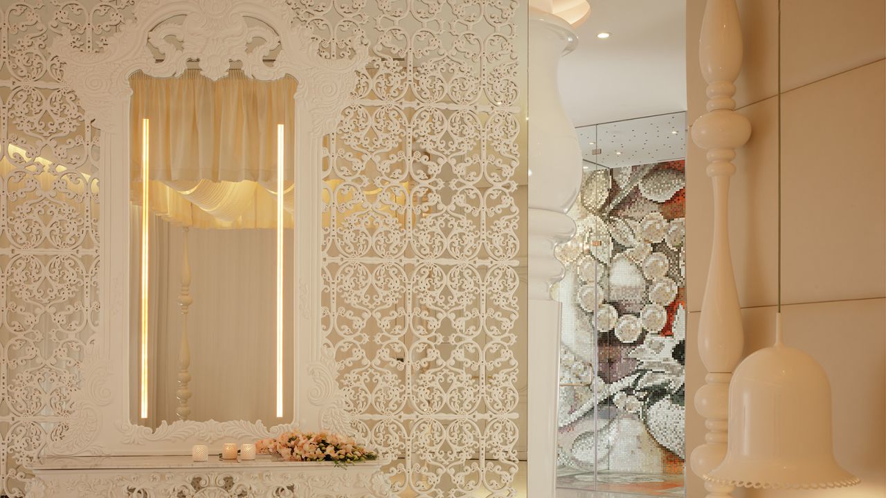 <strong>Opal Bridal Suite at Mondrian Doha:</strong> Married life has a lot to live up to when it starts out in the magnificent surroundings of the Mondrian's bridal suite. 