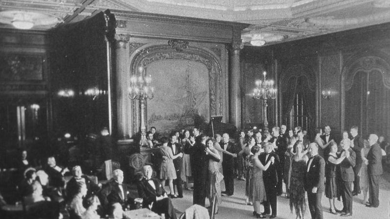 <strong>Black tie: </strong>No beachwear here. Back in the day, evenings out on a cruise ship were formal affairs.