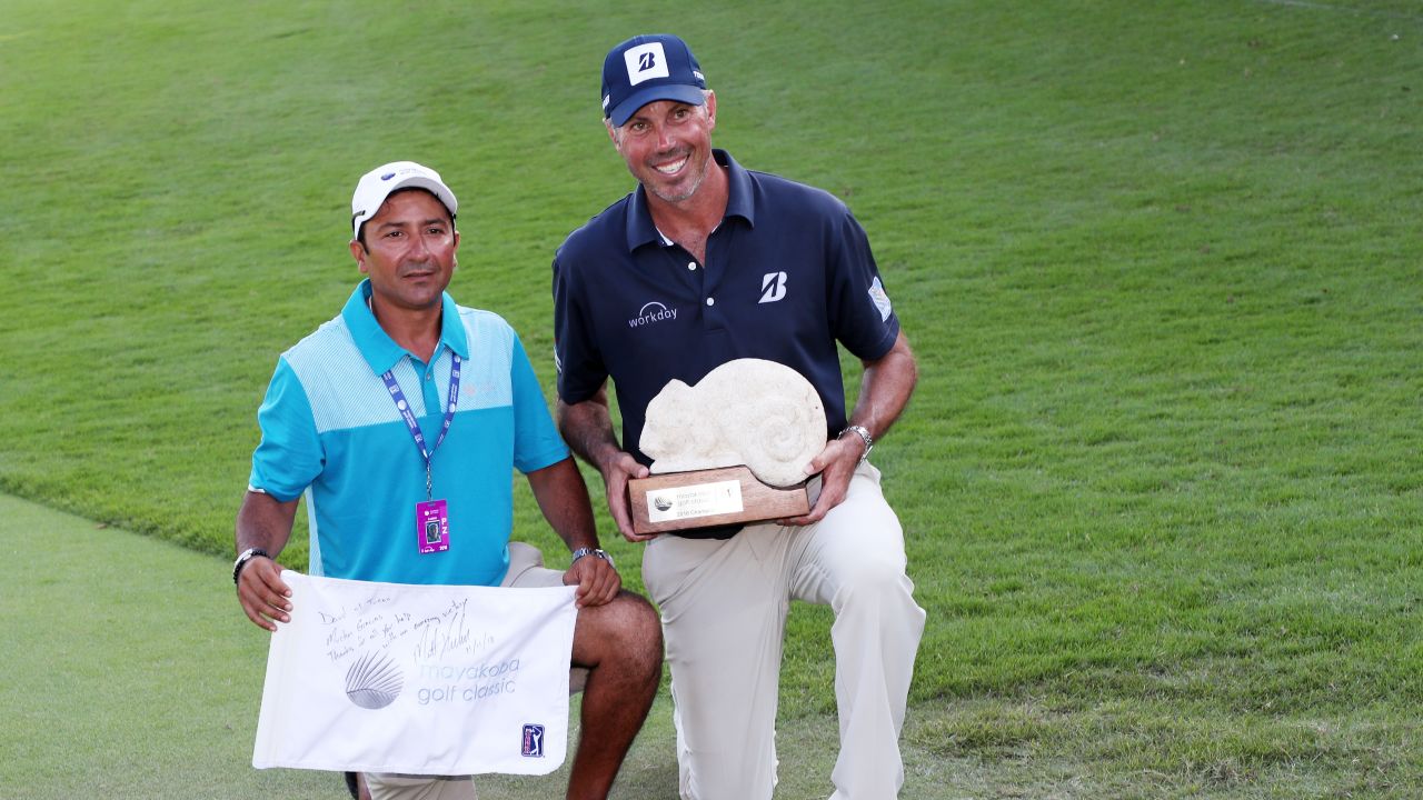 PLAYA DEL CARMEN, MEXICO - NOVEMBER 11:   Matt Kuchar of the United States celebrates with caddie El Tucan on the 18th green after winning during the final round of the Mayakoba Golf Classic at El Camaleon Mayakoba Golf Course on November 11, 2018 in Playa del Carmen, Mexico. (Photo by Rob Carr/Getty Images)