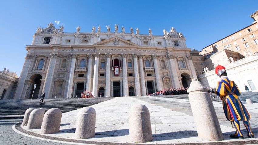 Pope Francis (C) celebrates from the balcony of St Peter's basilica during the traditional "Urbi et Orbi" Christmas message to the city and the world, on December 25, 2018 at St Peter's square in the Vatican. 