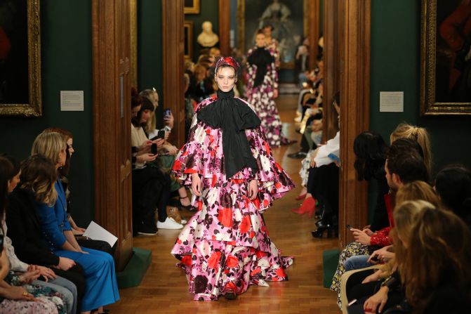Erdem showed dresses featuring full '50s skirts, nipped in waists and floral trains. 